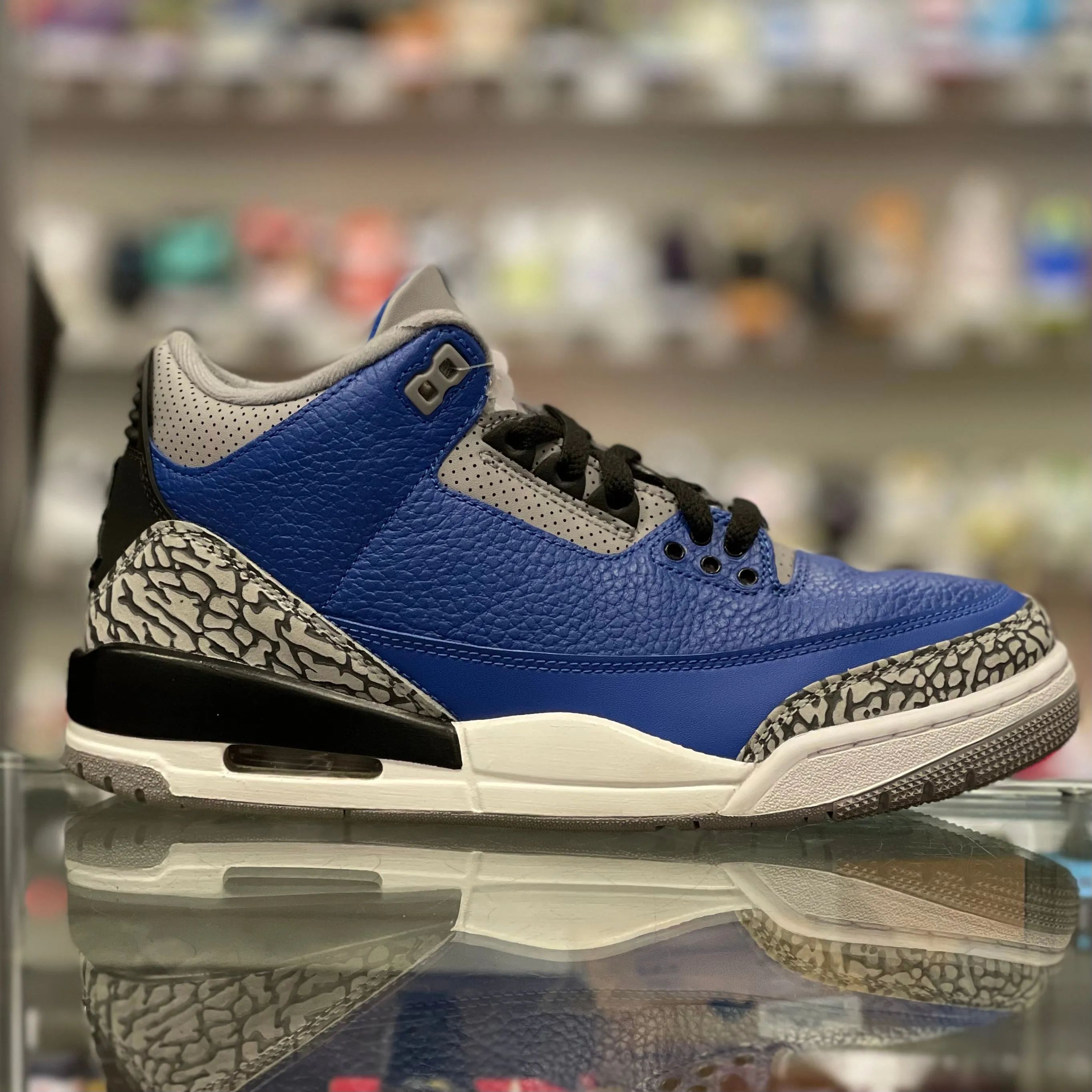 Air Jordan 3 Retro “Varsity Royal Cement”