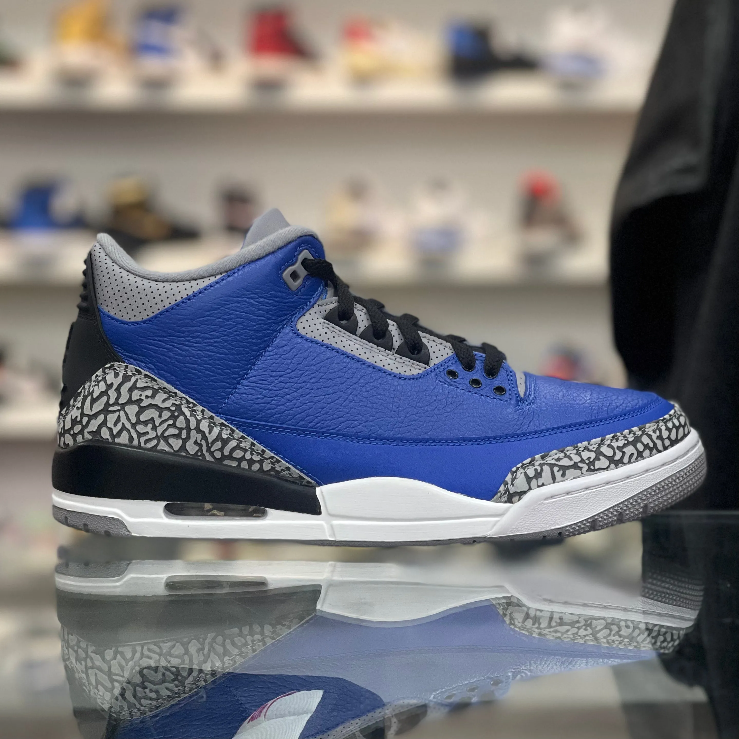 Air Jordan 3 Retro “Varsity Royal Cement”