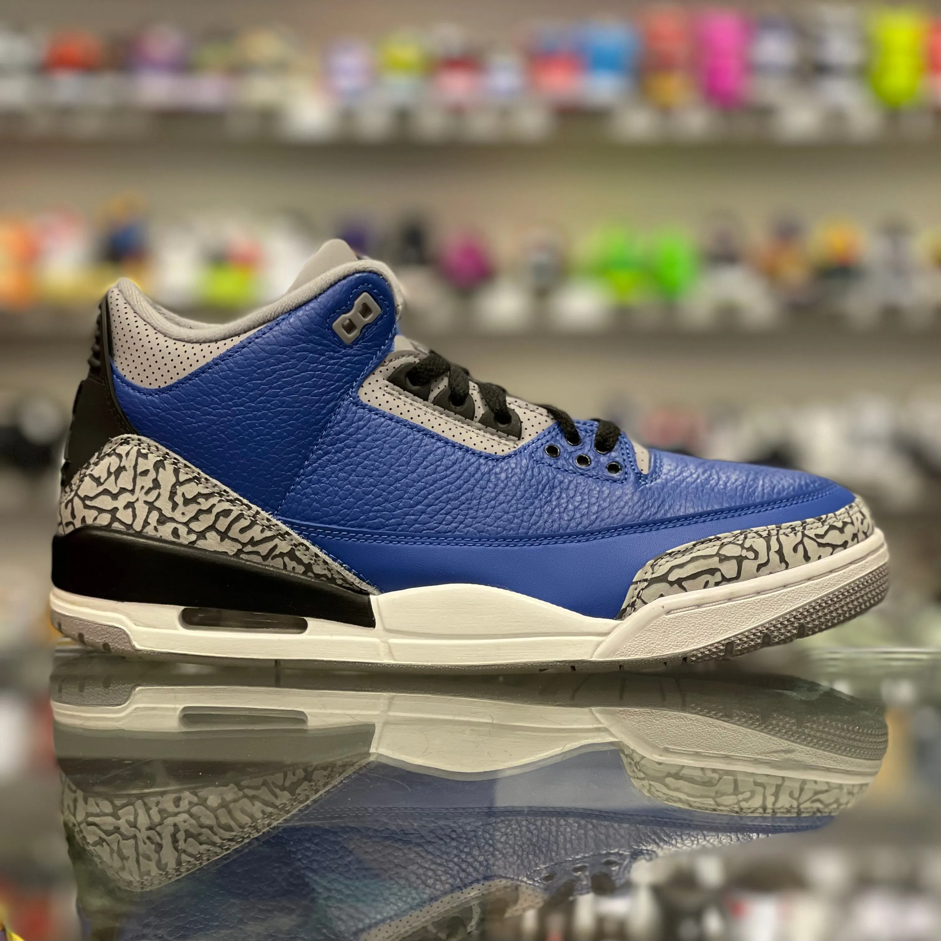 Air Jordan 3 Retro “Varsity Royal Cement”