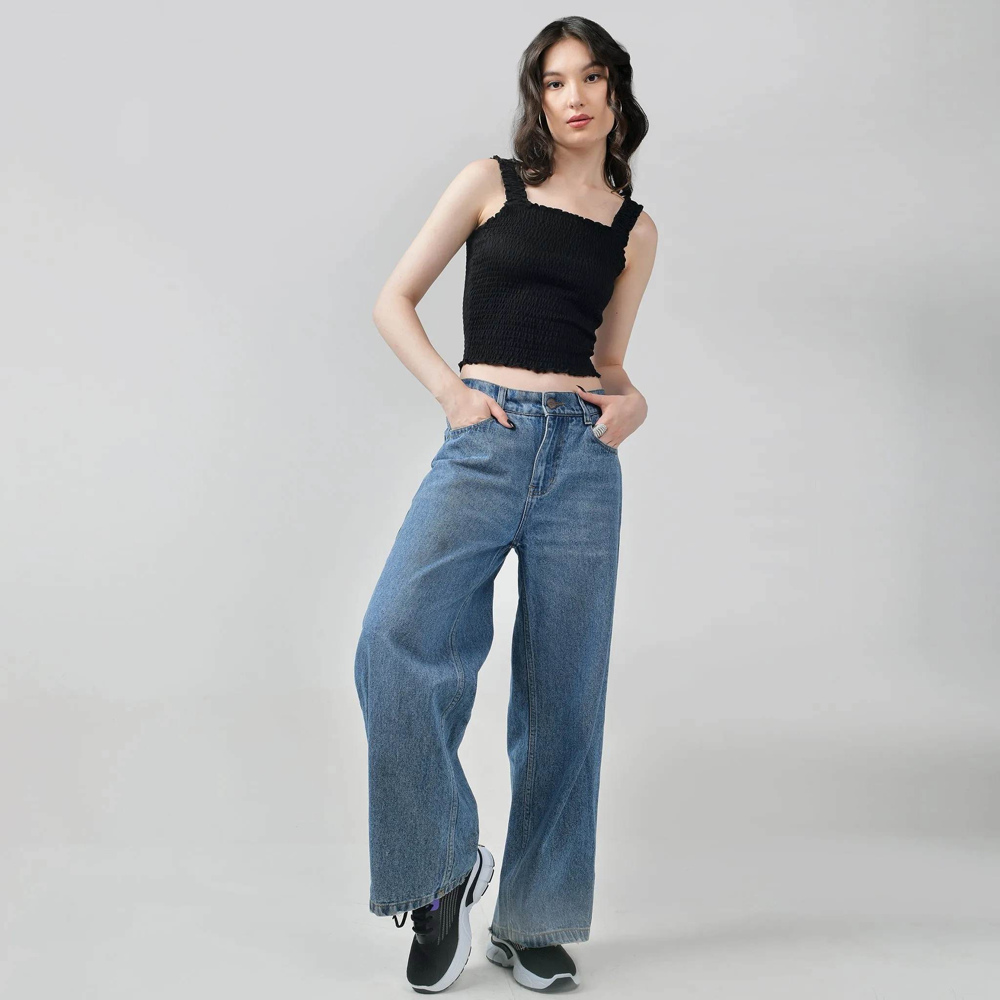 Baggy Jeans & Ruffle Crop Top