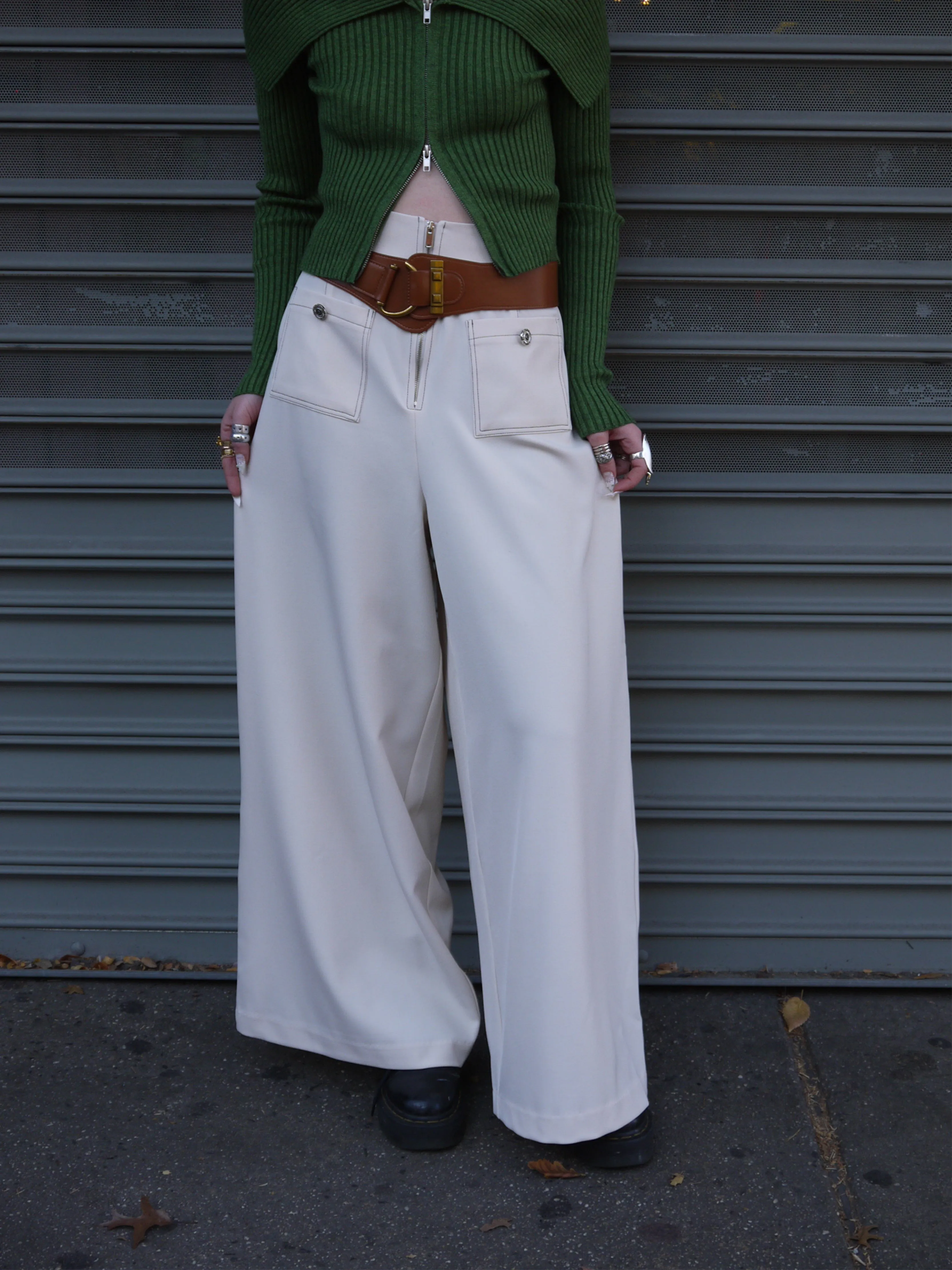 contrast stitch front zip pant