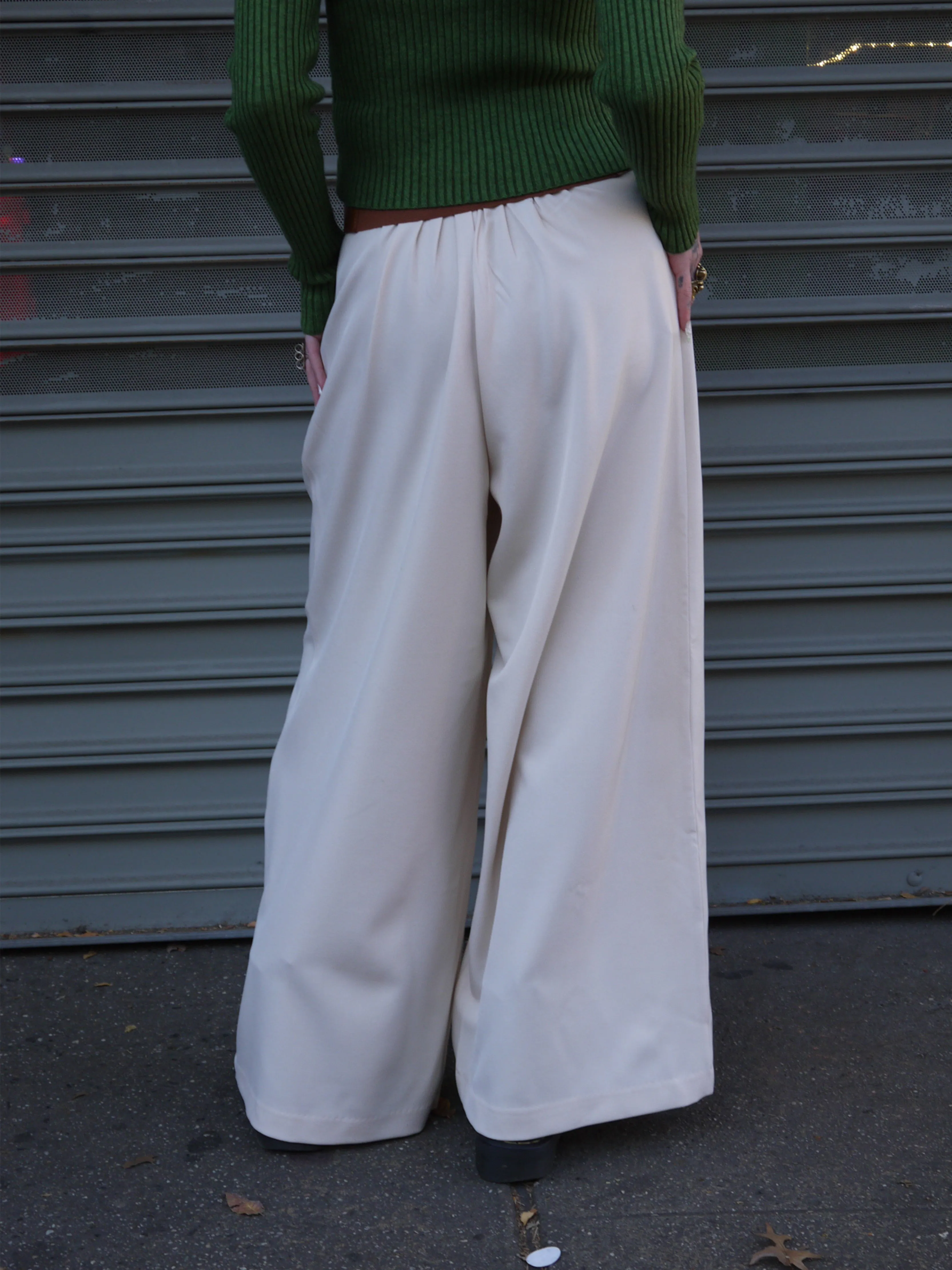 contrast stitch front zip pant