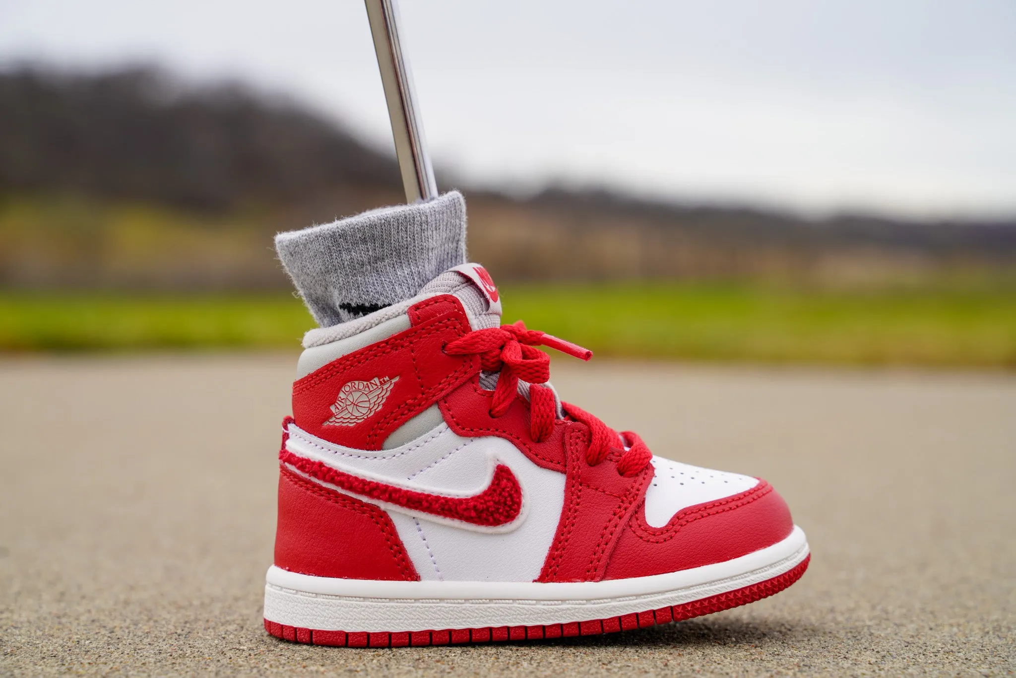 Jordan 1 Retro High OG [VARSITY RED ORE] Standing Sneaker Putter Cover