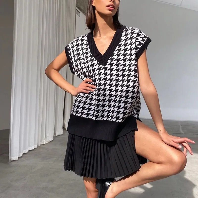 Karen Woman V Neck Houndstooth Knitted Vest