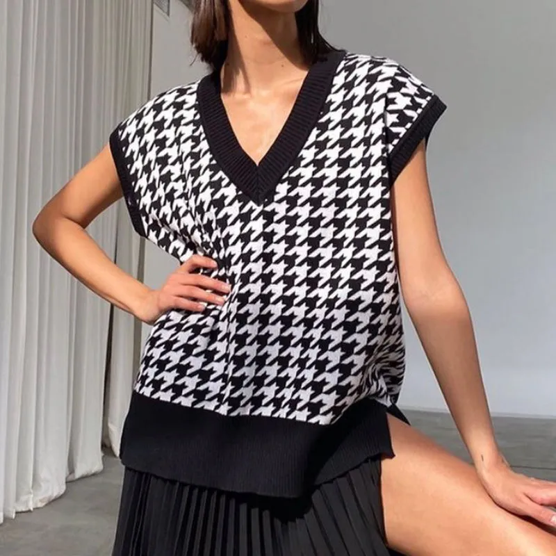 Karen Woman V Neck Houndstooth Knitted Vest