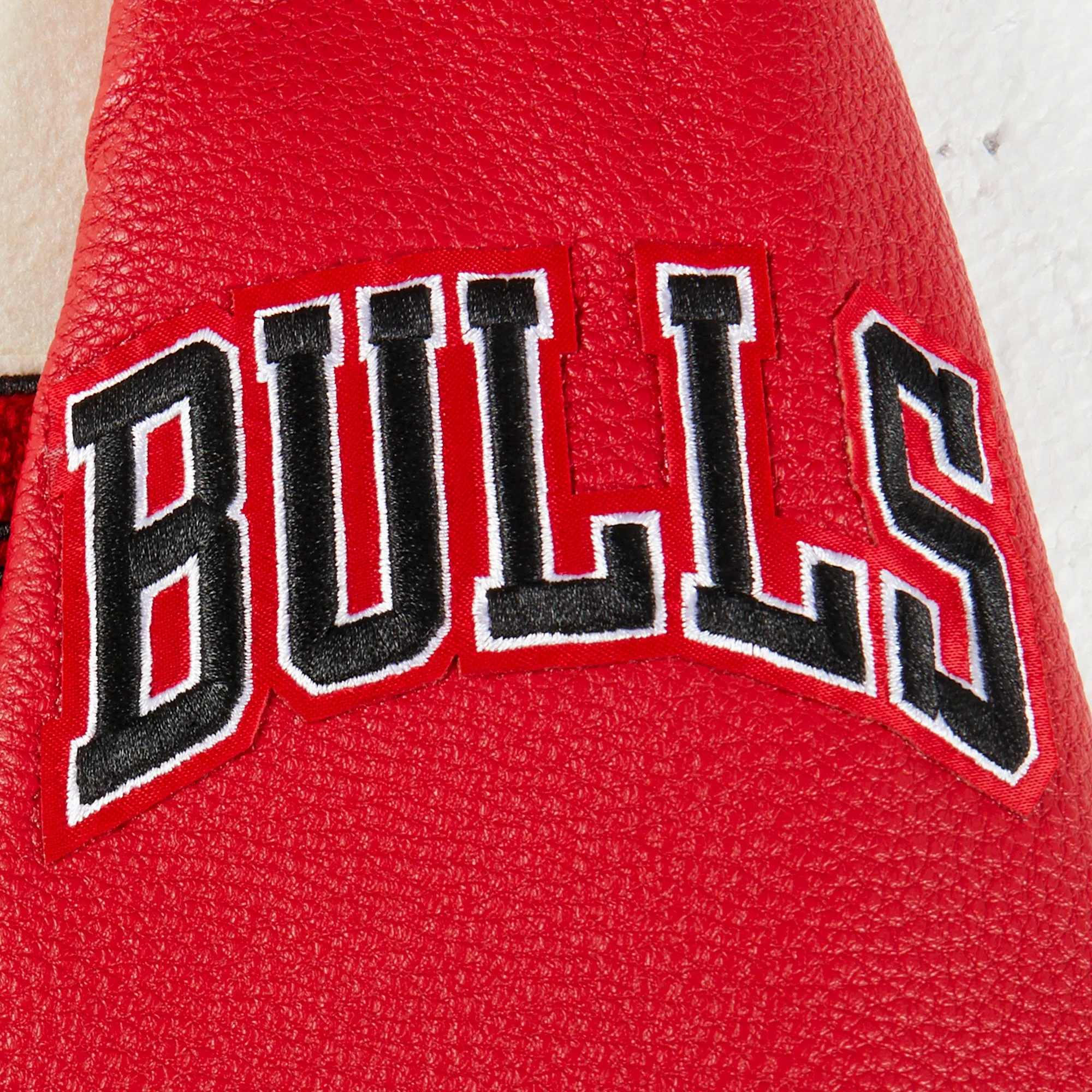 NBA CHICAGO BULLS RETRO CLASSIC BIG BOYS RIB WOOL VARSITY JACKET (EGGSHELL/ RED)