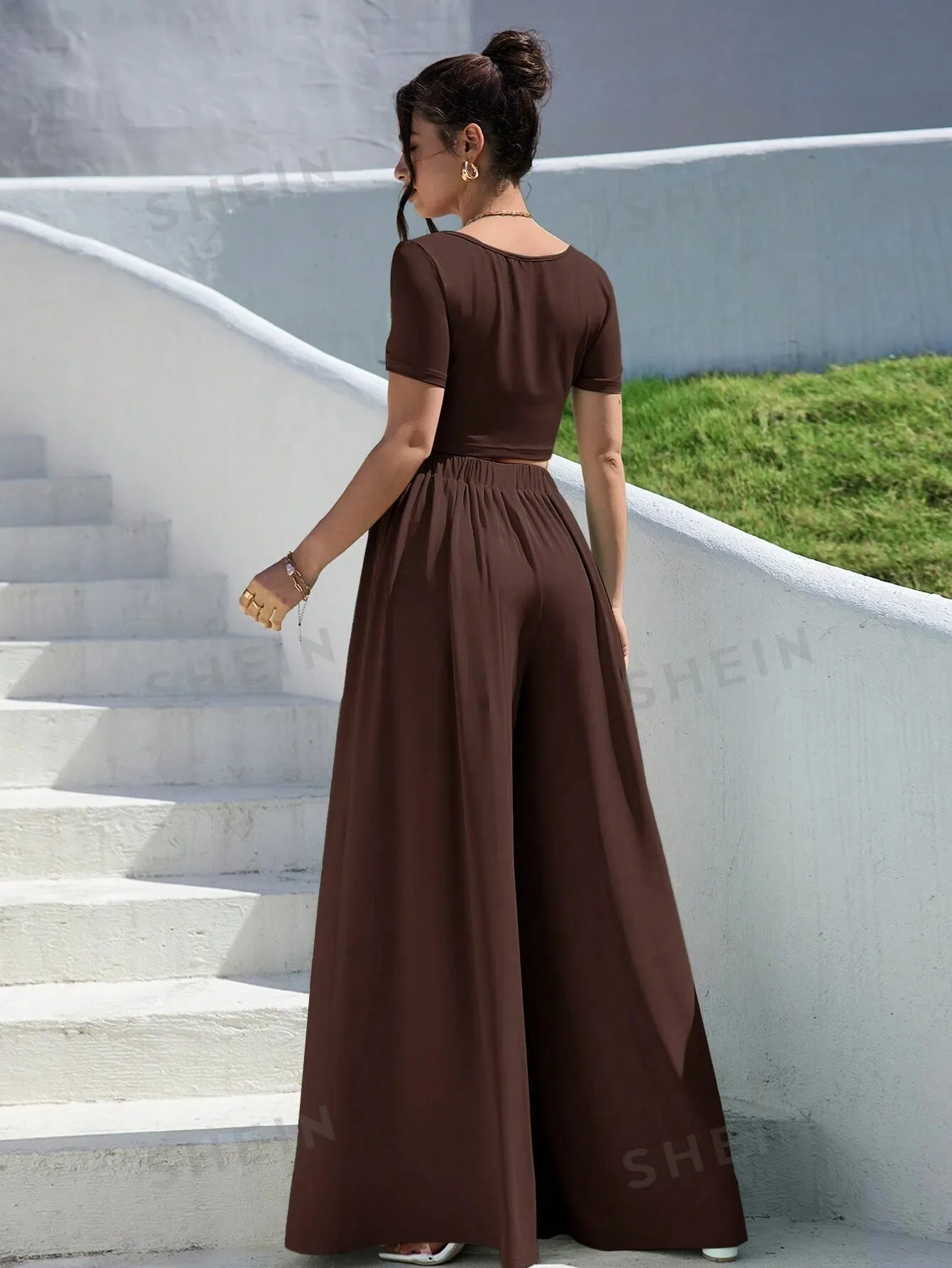 Short sleeve tee & wide leg pants in brown